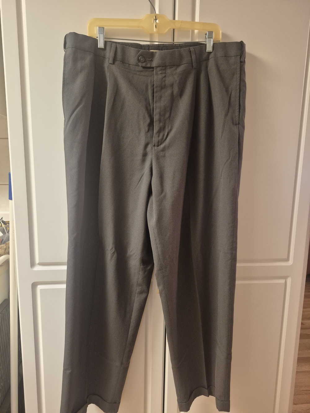 Men's  Croft & Barrow Grey & Black Checked Dress Pants 40x30